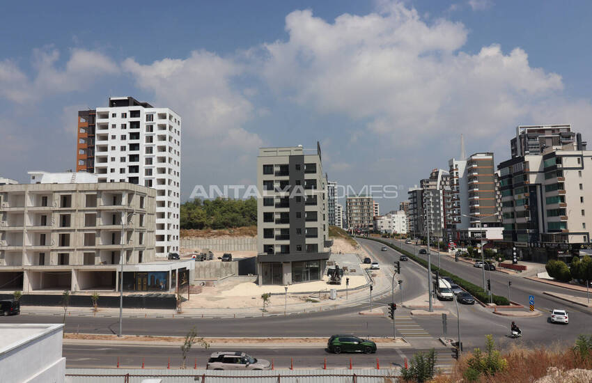 Modern Flats with Communal Garden in Mersin 2