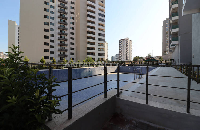 Mersin'de Zengin Sosyal Olanaklara Sahip Sitede Daireler 3