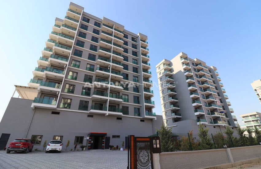 Mersin'de Zengin Sosyal Olanaklara Sahip Sitede Daireler 1