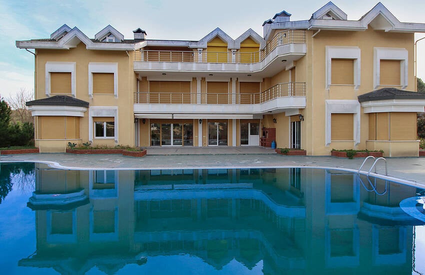 Triplet Villa Mit 15 Schlafzimmern Und Privatem Pool In Kocaeli 1