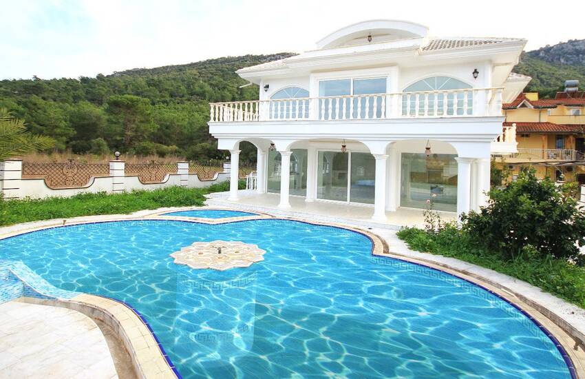 Antalya Kemer'de Satılık Lüks Villa 1