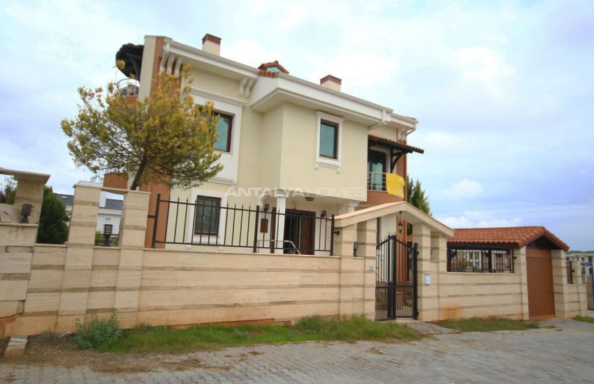 Rymlig Villa Med Utsikt Över Skogen I Antalya 3