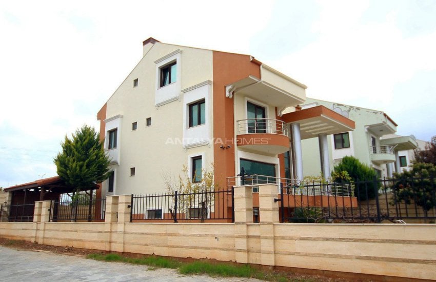 Rymlig Villa Med Utsikt Över Skogen I Antalya 4