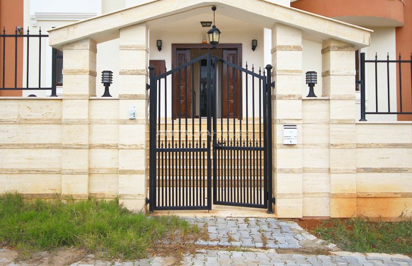 Rymlig Villa Med Utsikt Över Skogen I Antalya 5