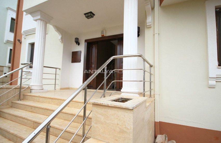 Rymlig Villa Med Utsikt Över Skogen I Antalya 6