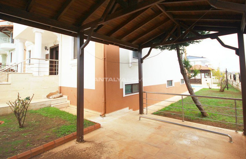 Rymlig Villa Med Utsikt Över Skogen I Antalya 7