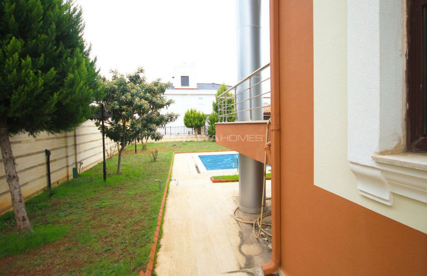 Rymlig Villa Med Utsikt Över Skogen I Antalya 10