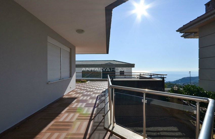 Sea View 5+1 Villa in Alanya with Rich Features 4