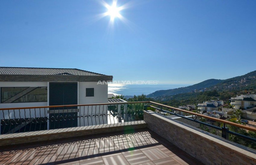 Sea View 5+1 Villa in Alanya with Rich Features 5
