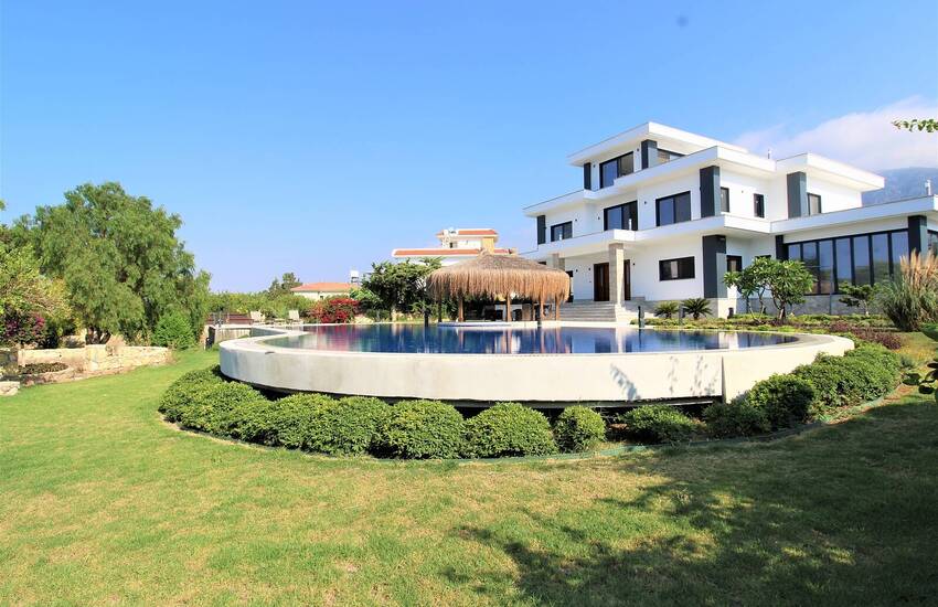 Villa Met Exclusieve Kenmerken In Girne Noord-cyprus
