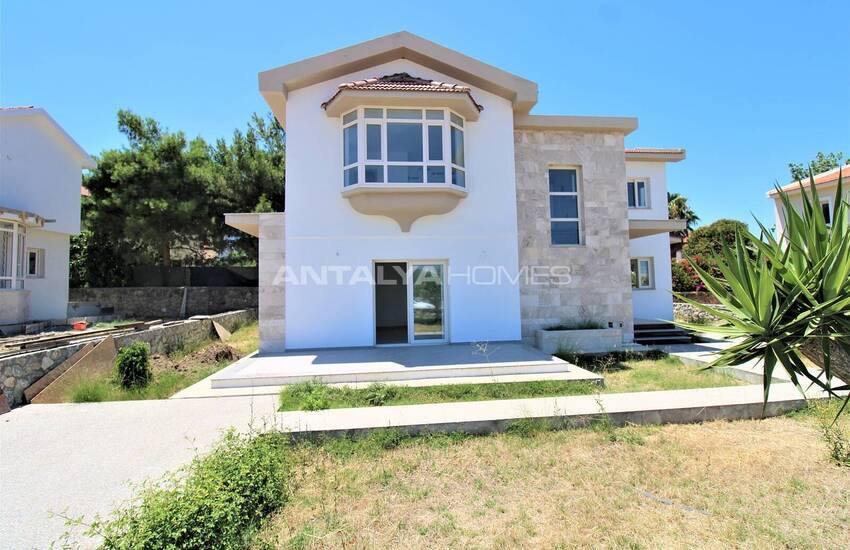 Detached House with Private Garden in Girne Alsancak
