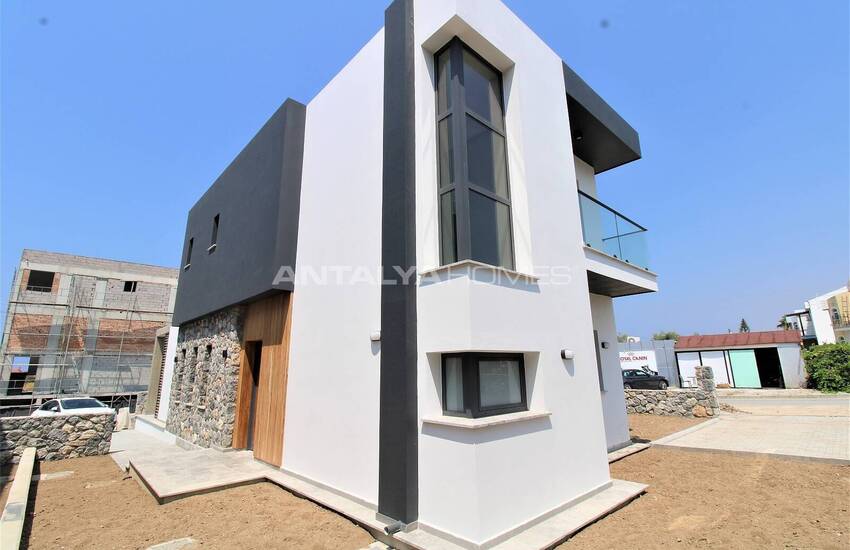 Detached Villas in Girne Close to the Sea and Daily Amenities