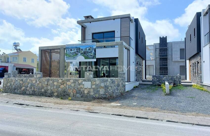 Detached Villas in Girne Close to the Sea and Daily Amenities 1