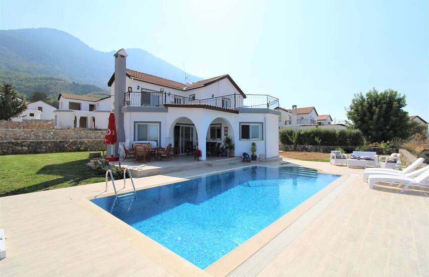 Detached House with Magnificent Views in Lapta Girne