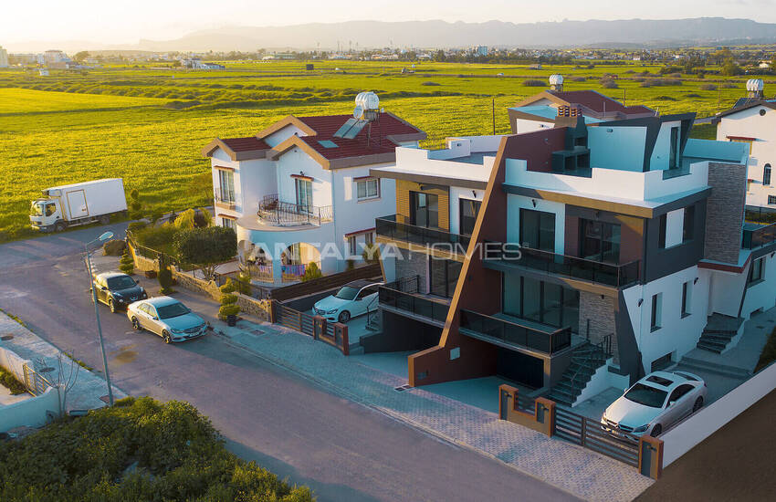Kuzey Kıbrıs İskele'de Plaja Yürüme Mesafesinde İkiz Villalar