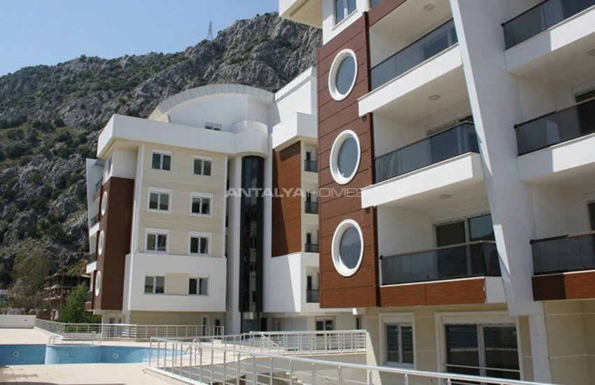 Functional Houses in the Desirable Location of Konyaalti 3