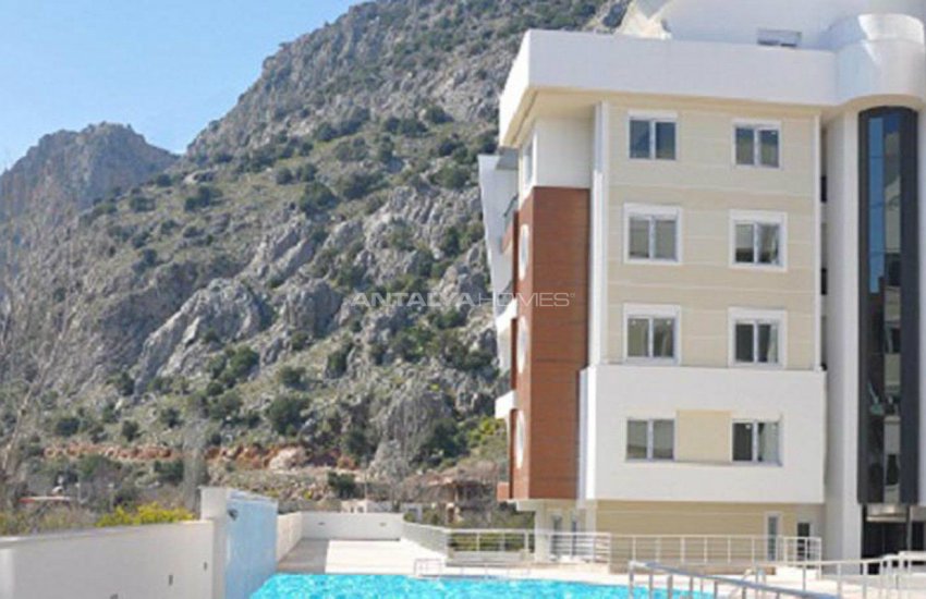 Functional Houses in the Desirable Location of Konyaalti 6