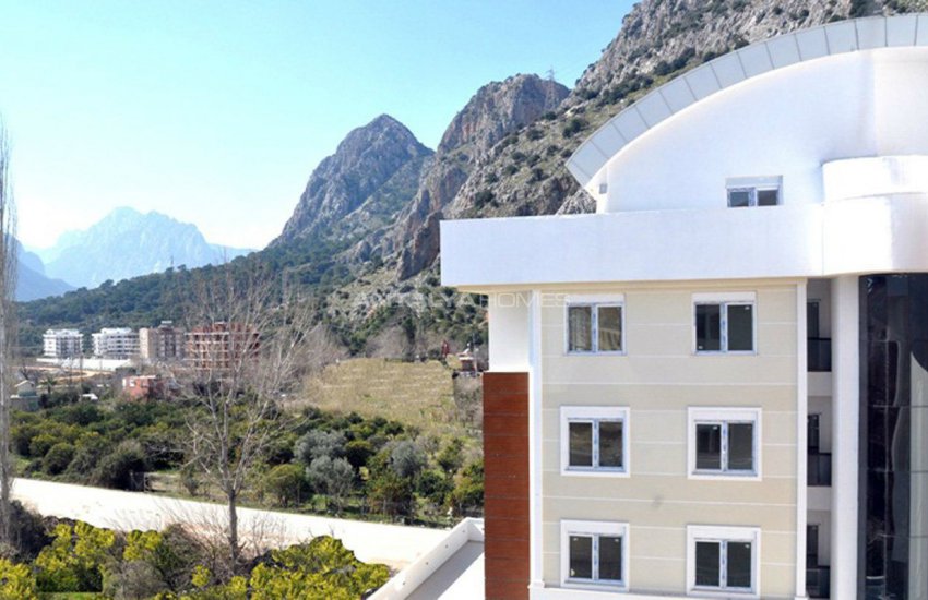 Functional Houses in the Desirable Location of Konyaalti 8