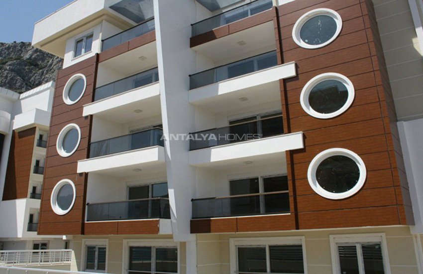 Functional Houses in the Desirable Location of Konyaalti 9