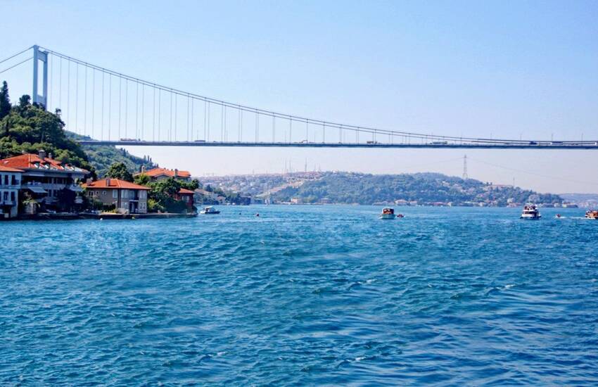 Eklektisches Herrenhaus Am Ufer Des Bosporus In Istanbul