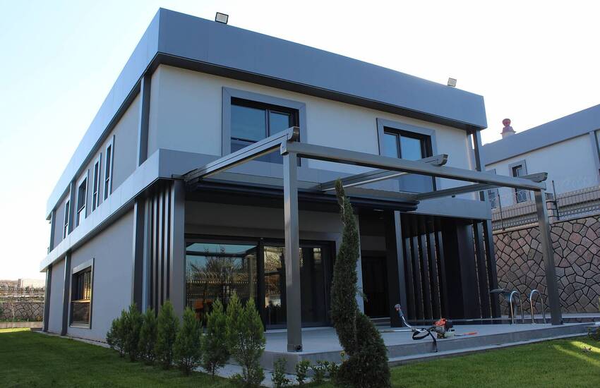 Ankara İncek'te Özel Havuzlu Lüks Satılık Villalar