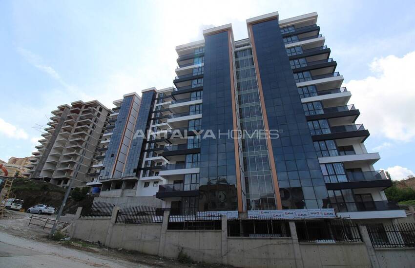 Nya Lägenheter Med Utsikt Över Staden Och Högt I Tak I Ankara