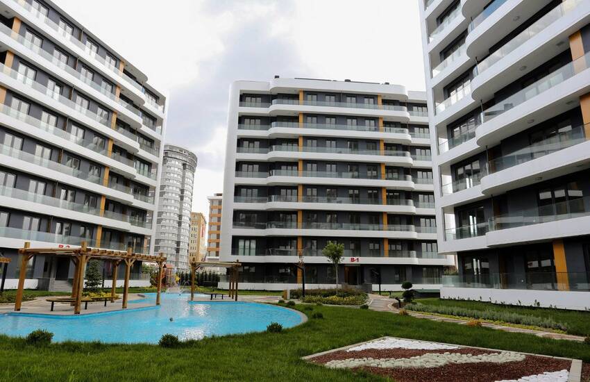 Apartments in Istanbul a Few Minutes Distance to E-5 Highway