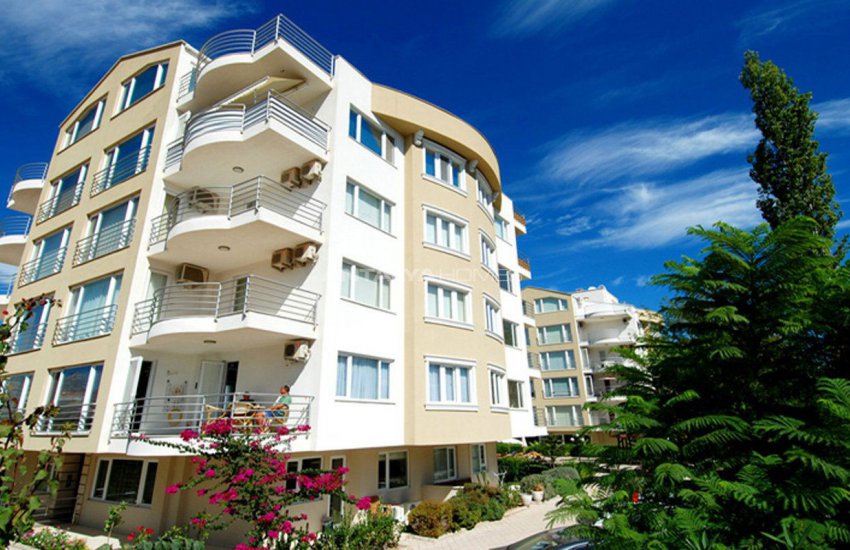 Antalya Property with Roomy Balconies in Konyaalti 2