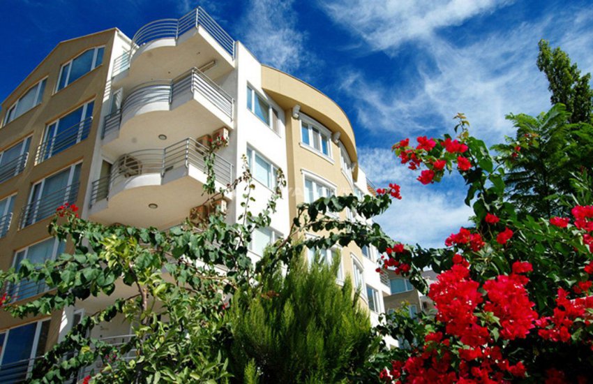 Antalya Property with Roomy Balconies in Konyaalti 4