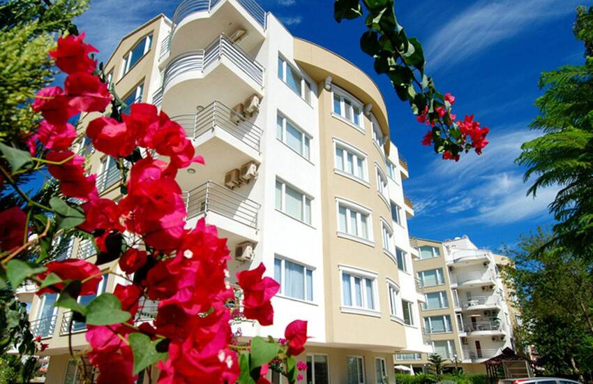 Antalya Property with Roomy Balconies in Konyaalti