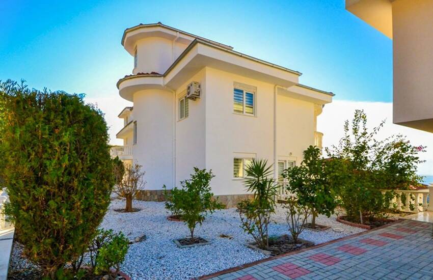 Sea View Detached Villas with a Spacious Terrace in Alanya 1