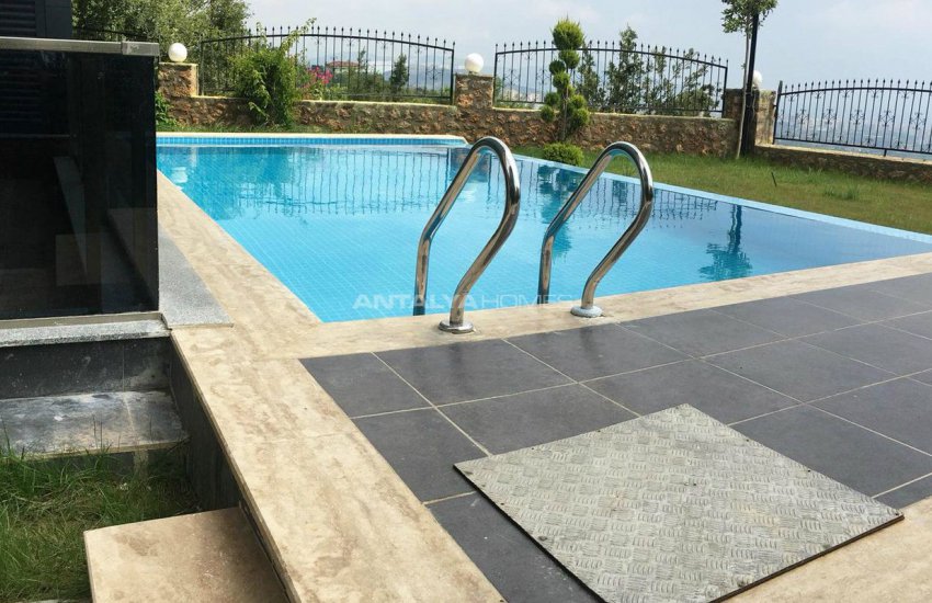 Glorious Sea and Castle View Triplex Villa in Alanya 16