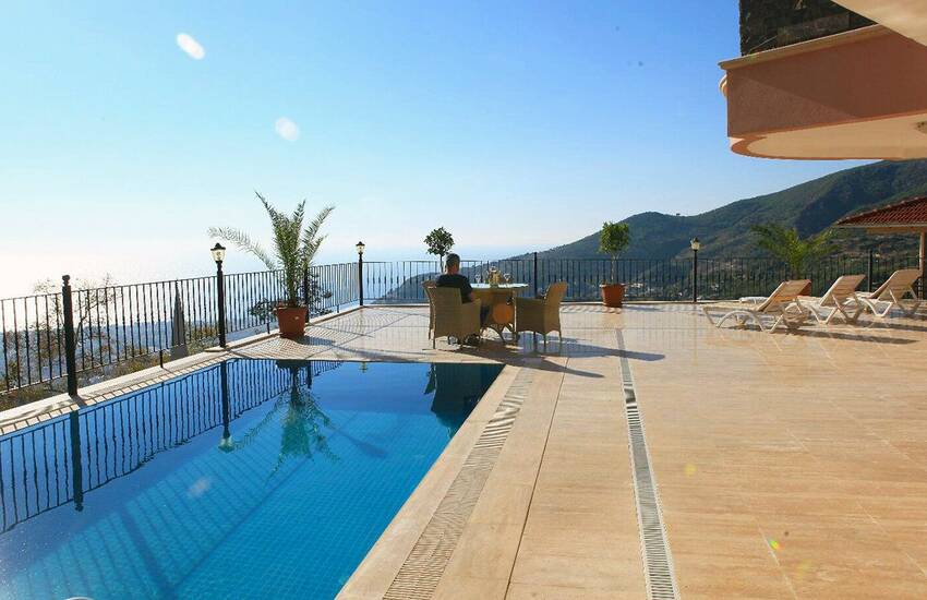 Family-sized Villa with Private Swimming Pool in Alanya 1