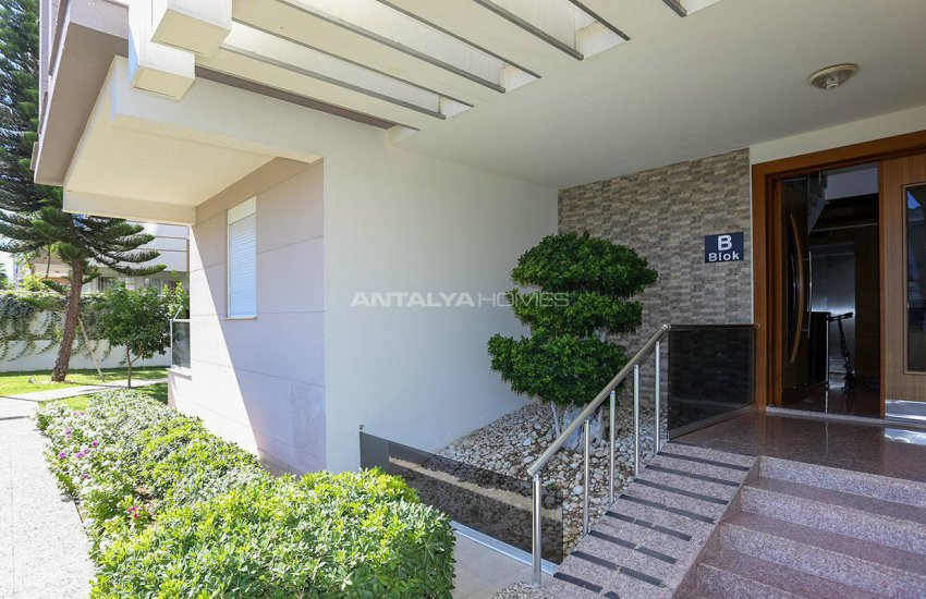 Ready to Move 3+1 Apartment with Natural Gas in Lara Antalya 10