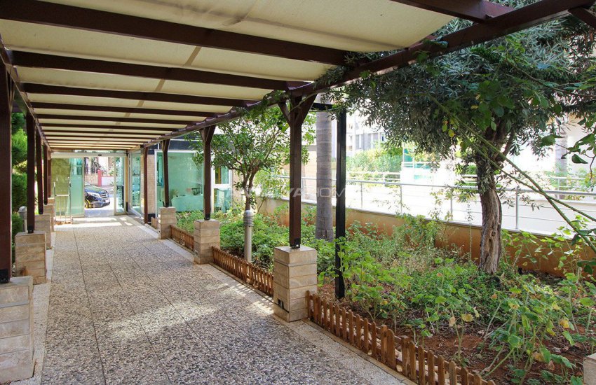 Lara'da Lüks Site Özelliklerine Sahip Satılık Daire 2