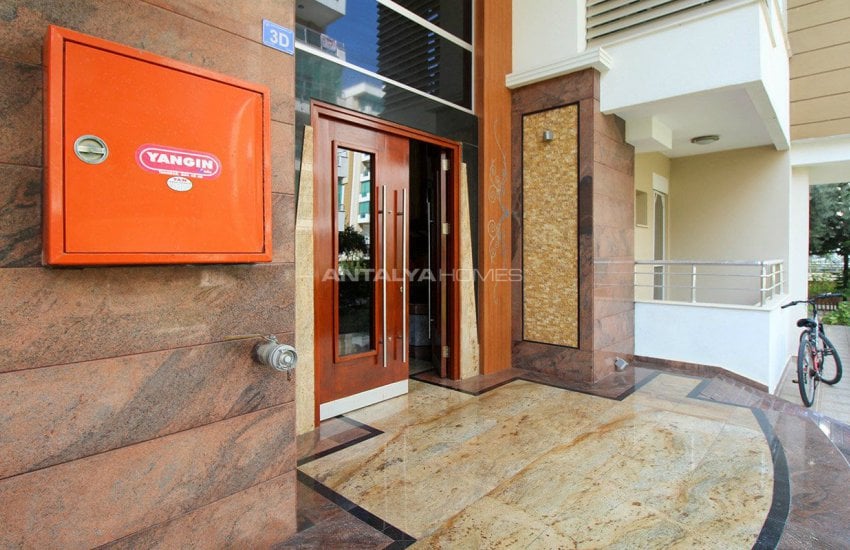 Lara'da Lüks Site Özelliklerine Sahip Satılık Daire 13