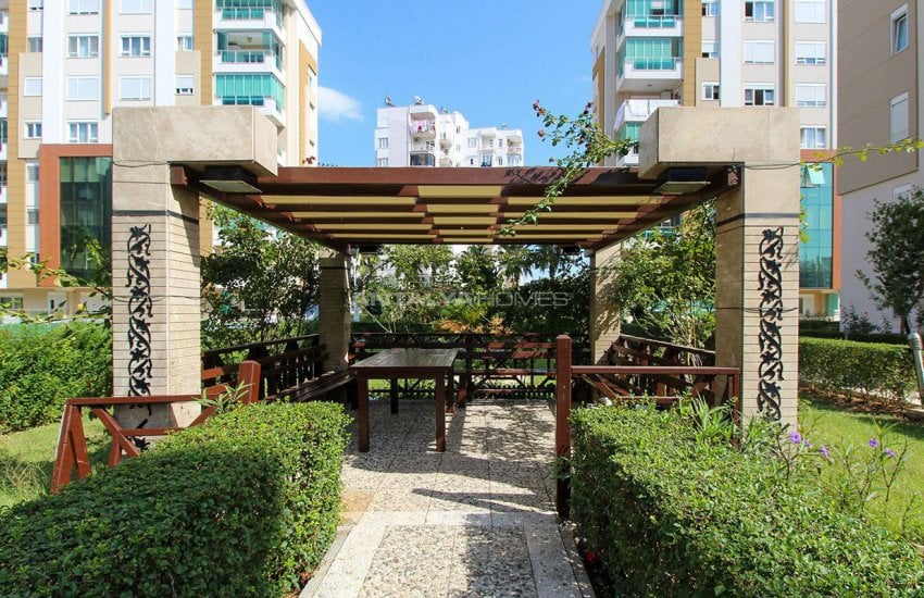 Lara'da Lüks Site Özelliklerine Sahip Satılık Daire 3