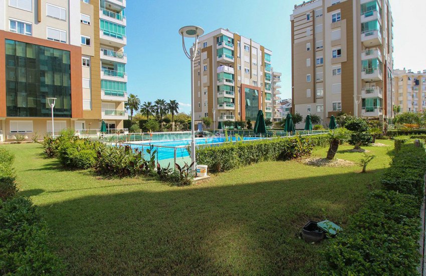 Lara'da Lüks Site Özelliklerine Sahip Satılık Daire 4