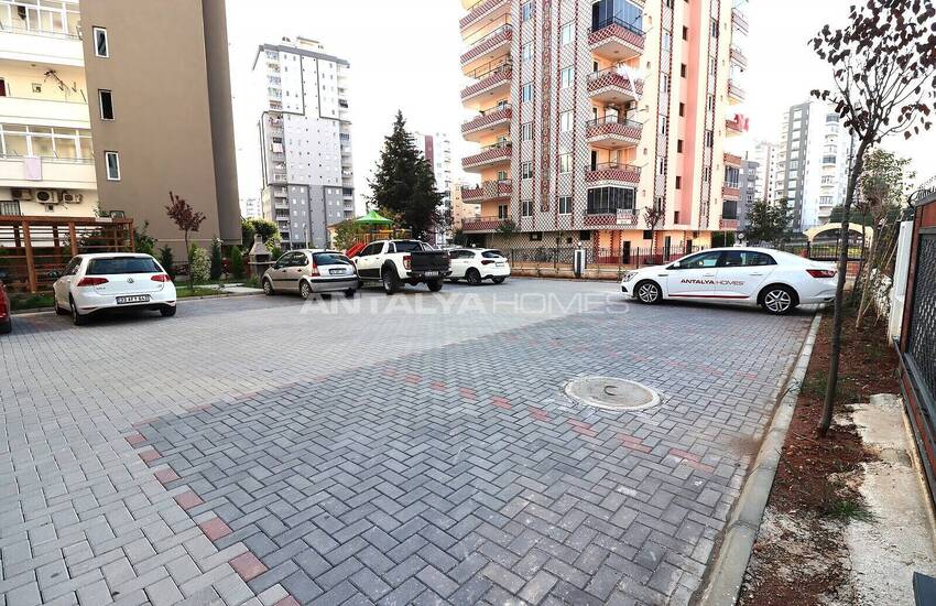 Flat with Private Garden Usage in Mersin Yenisehir 7