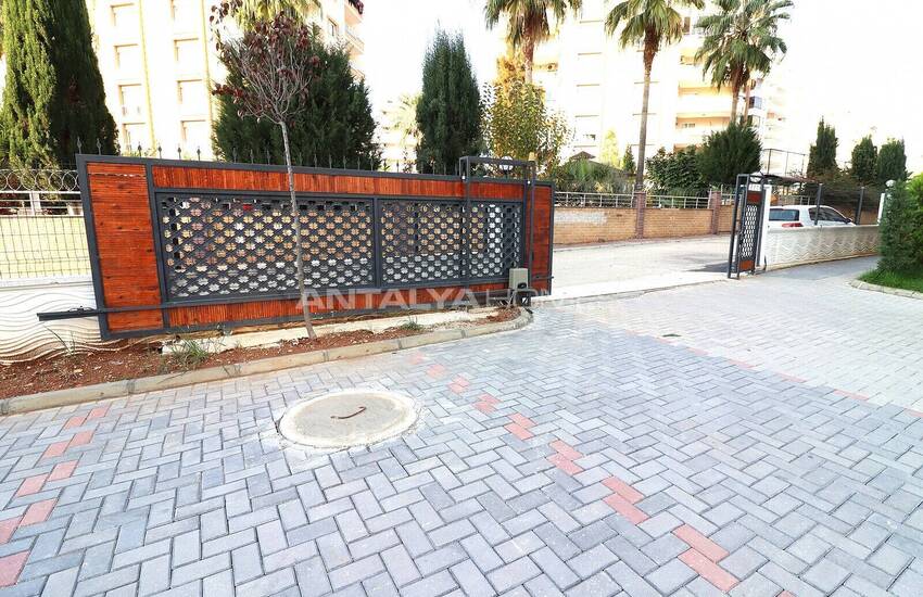 Flat with Private Garden Usage in Mersin Yenisehir 8