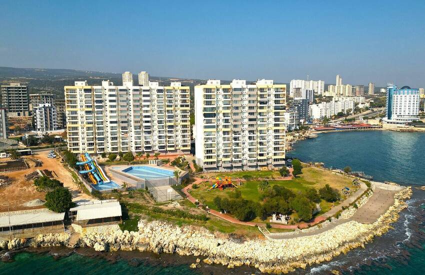 Real Estate in a Complex with Private Beach and Aquapark in Mersin