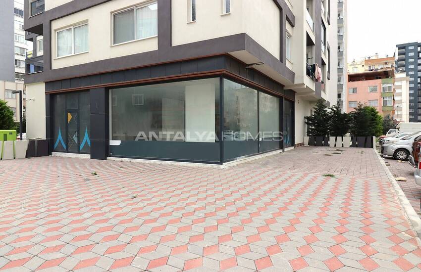 Centrally-located Shop Close to the Main Road in Mersin Erdemli