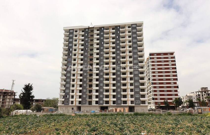 Apartments in a Complex with Extensive Features in Mersin Erdemli 3