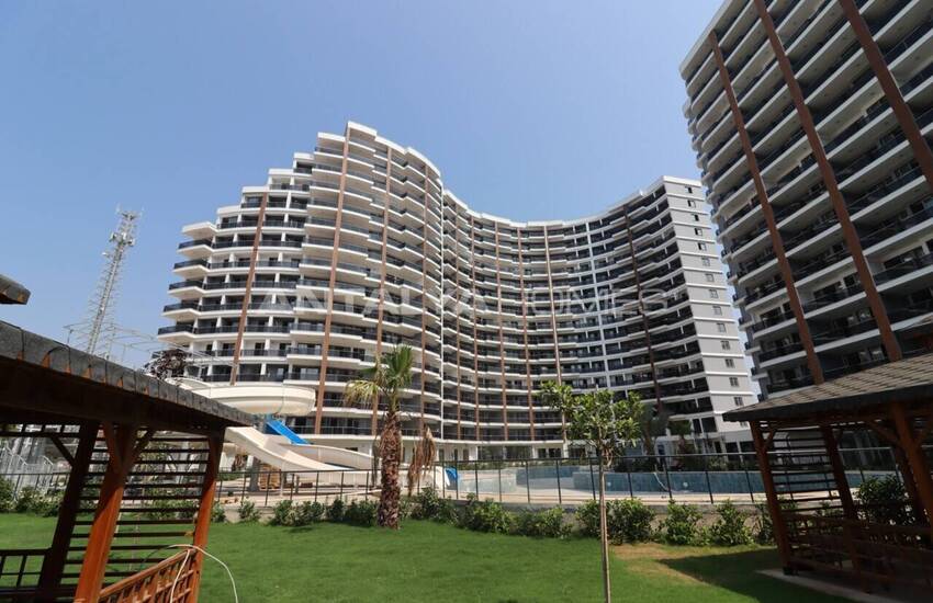 Flats with City and Sea Views in Mersin Tomuk 1