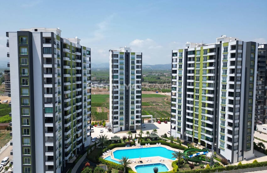 Tece'de Plaja Yürüme Mesafesinde Ebeveyn Banyolu Daireler 1