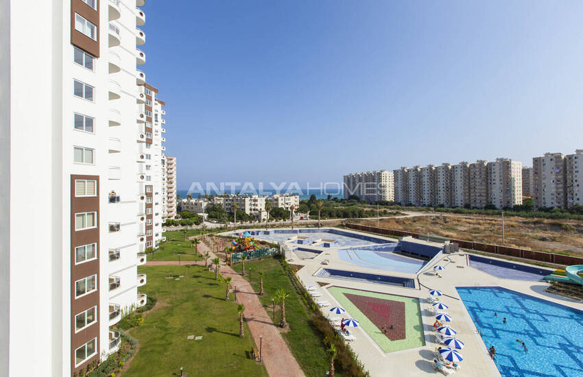 Apartments in Comprehensive Project Close to Sea in Mersin 1