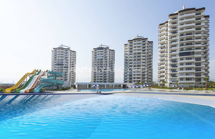 Appartementen In Uitgebreid Project Dichtbij Zee In Mersin