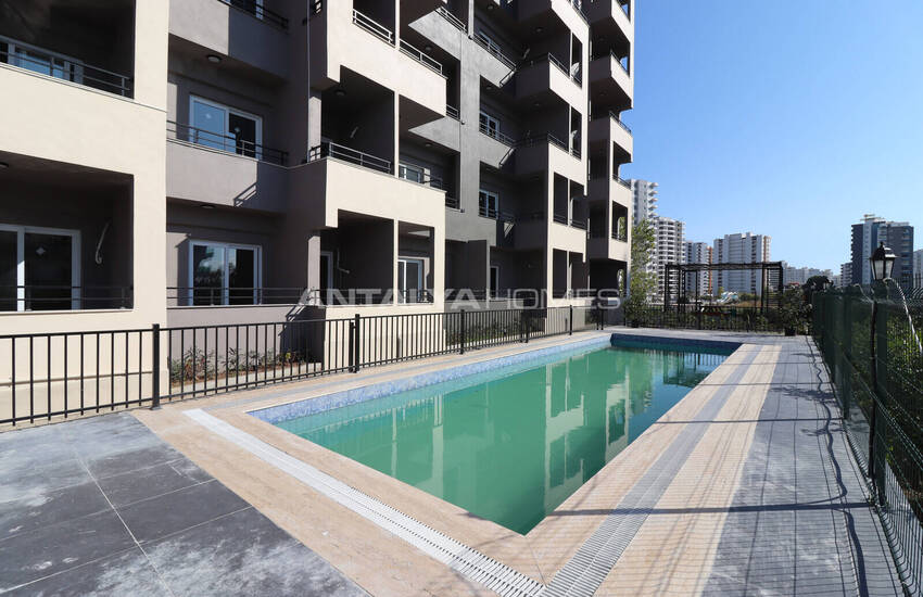 Mersin Erdemli'de Sahile Yakın Sitede Sıfır Daireler 8