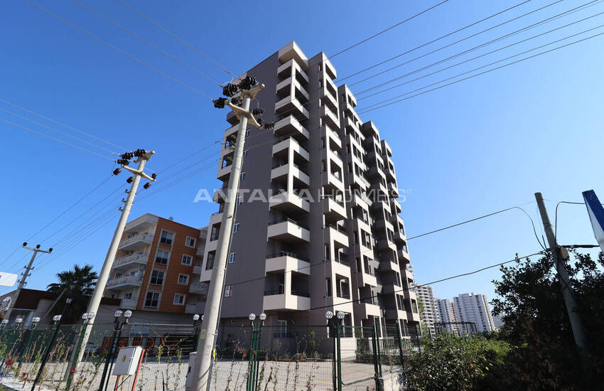Mersin Erdemli'de Sahile Yakın Sitede Sıfır Daireler 3