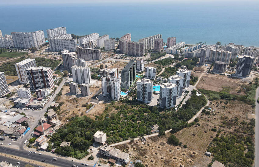 Mersin Erdemli'de Deniz Manzaralı ve Sosyal Olanaklı Sitede Daireler